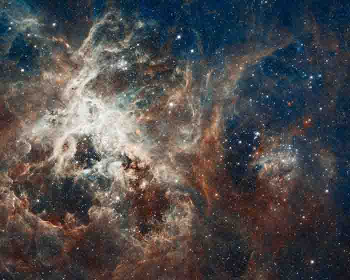 سحابی رتیل بزرگترین ناحیه شکل گیری ستارگان در درون کهکشان همسایه ما یعنی ابرهای ماژلانی بزرگ است.